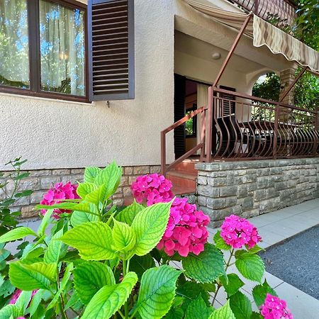 Apartmani Rosa Turanj Esterno foto