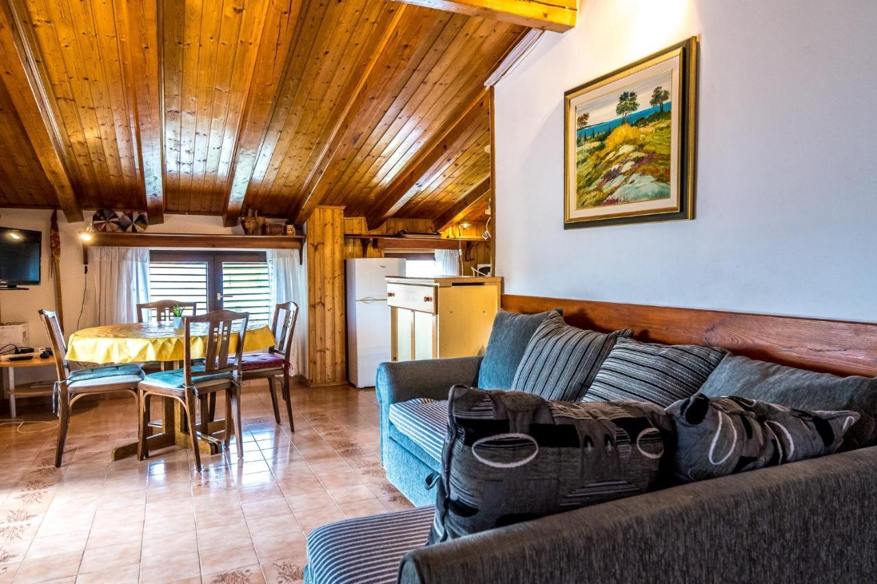 Apartmani Rosa Turanj Esterno foto