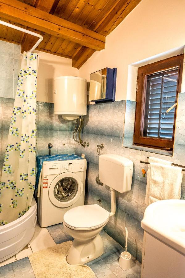Apartmani Rosa Turanj Esterno foto